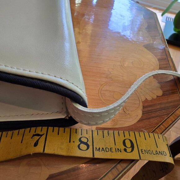 Holt Renfrew - Vintage White & Black Leather Crossbody Purse with Bow Detail​ - Picture 14 of 15